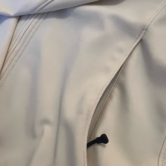 Spyder Women's Ski Jacket in Cream - Picture 5 of 9